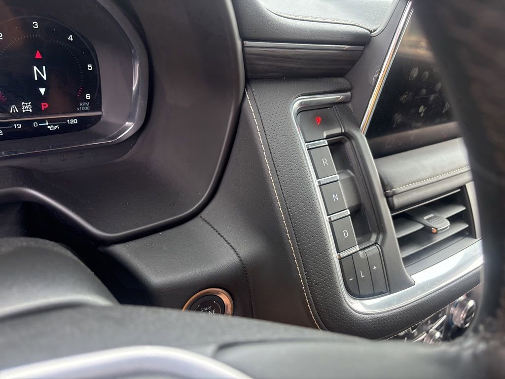 Used 2024 GMC Yukon XL SLT AWD/4WD image 15