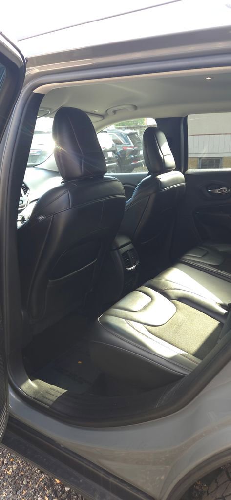 Used 2019 Jeep Cherokee Trailhawk w/ Cold Weather Group image 15