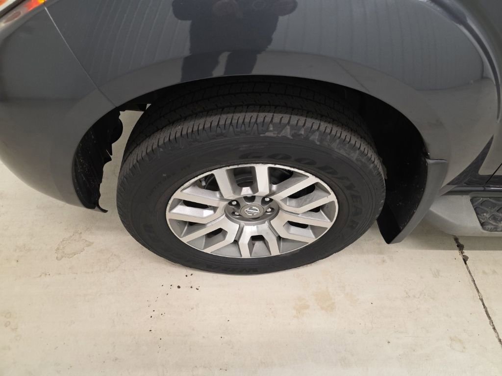 Used 2012 Nissan Pathfinder LE AWD/4WD image 2