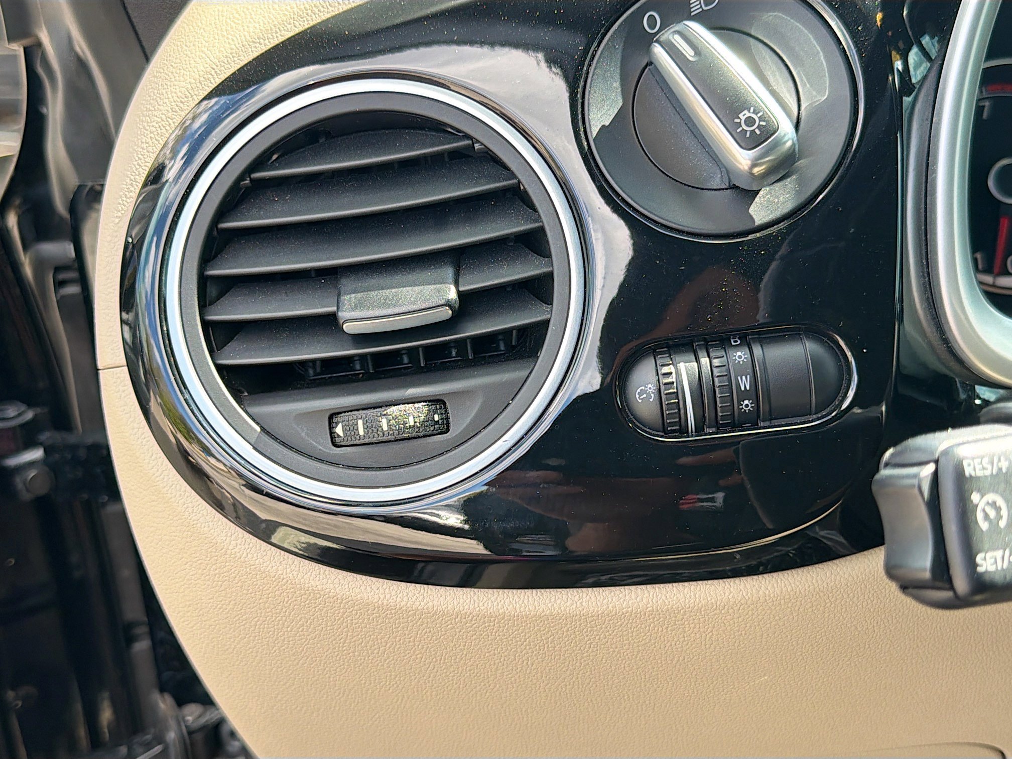 Used 2014 Volkswagen Beetle 2.5 image 26