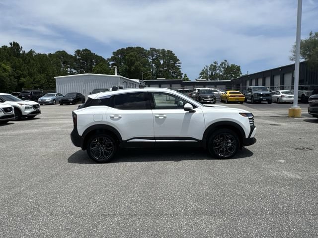 New 2025 Nissan Kicks SR FWD image 4