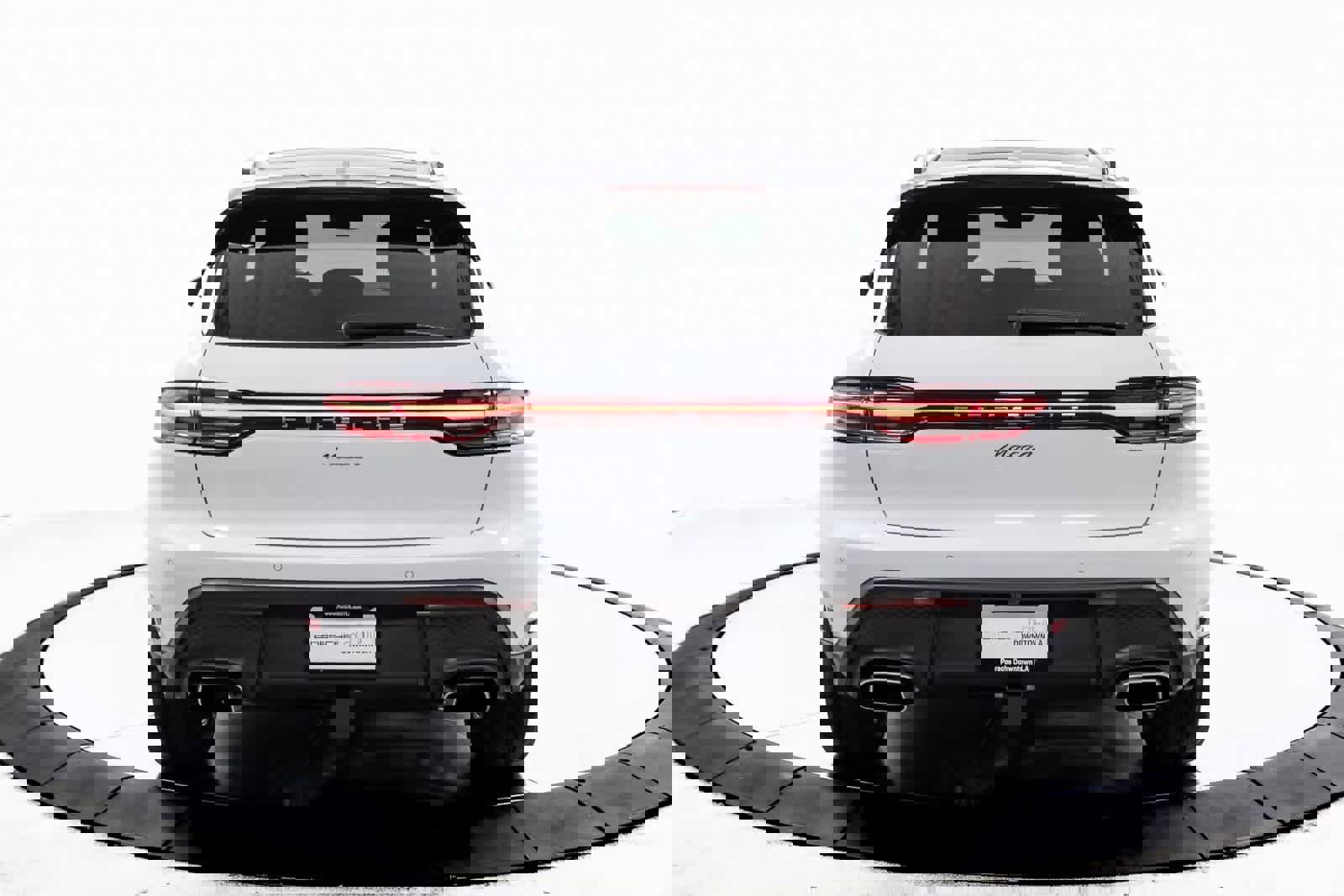 Certified 2025 Porsche Macan image 6