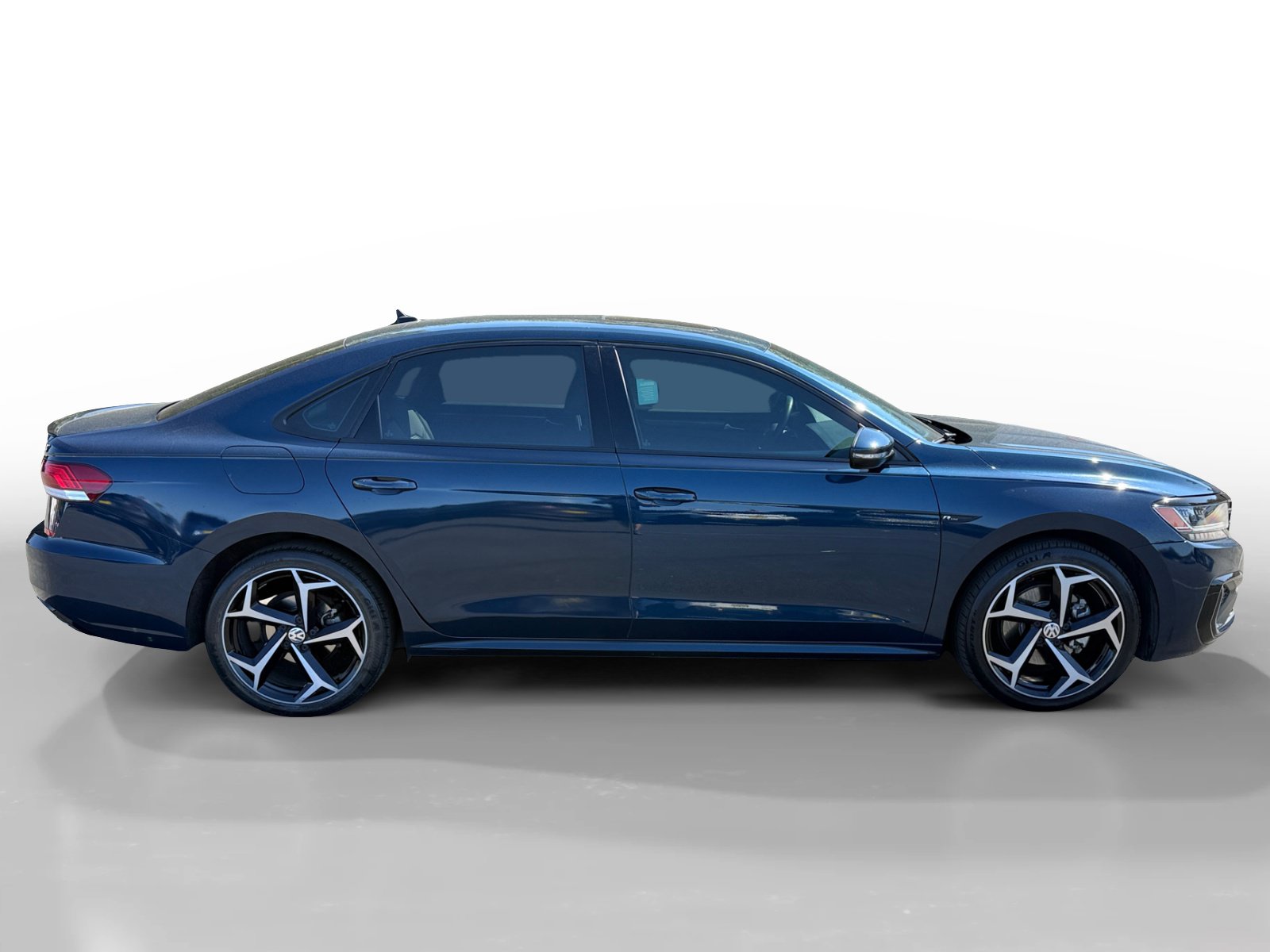 Used 2022 Volkswagen Passat 2.0T R-Line FWD image 6