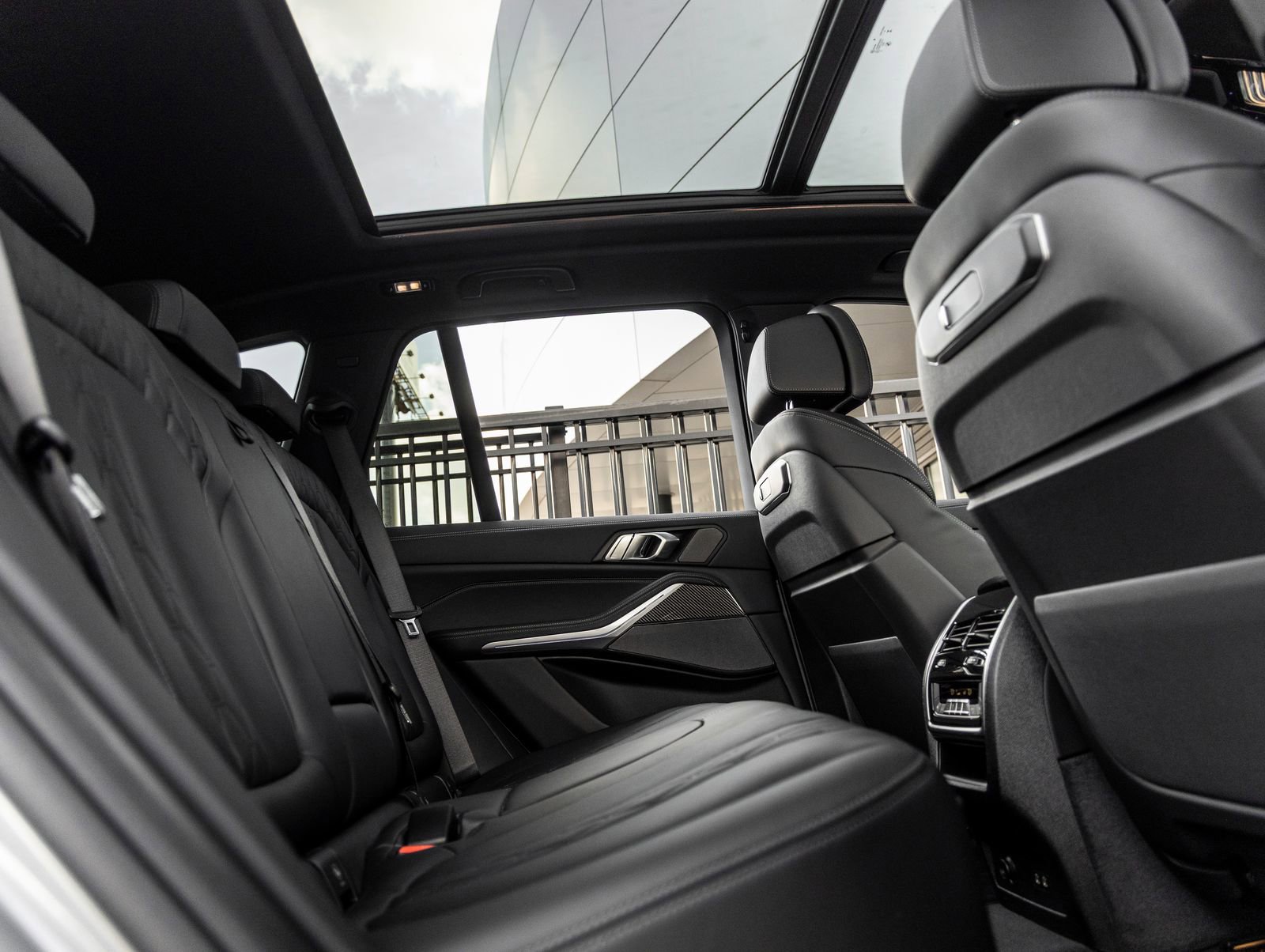 Used 2026 BMW X5 M60i w/ Climate Comfort Package image 44