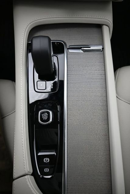 Used 2025 Volvo XC90 B6 Plus w/ Protection Package Premier image 10