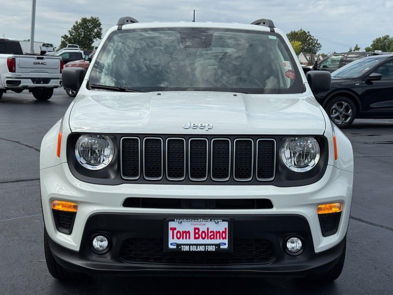 Used 2023 Jeep Renegade Latitude w/ Premium Group AWD/4WD image 9