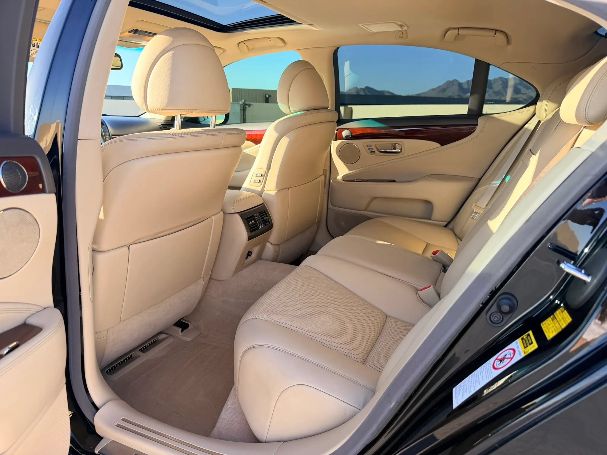 Used 2007 Lexus LS 460 RWD image 14