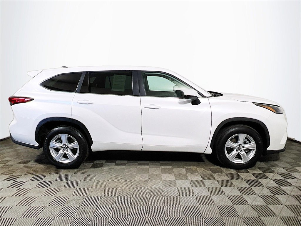 Used 2023 Toyota Highlander L image 9