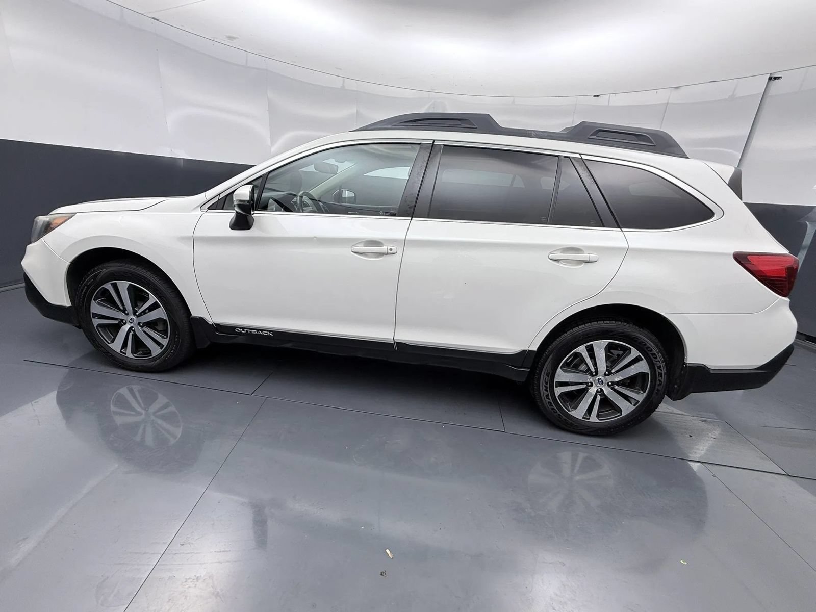 Used 2018 Subaru Outback 3.6R Limited AWD/4WD image 4