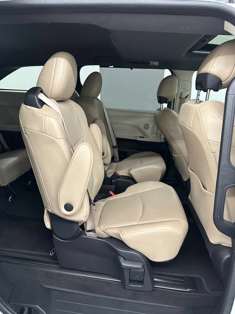 Used 2022 Toyota Sienna XLE w/ XLE Plus Package FWD image 31