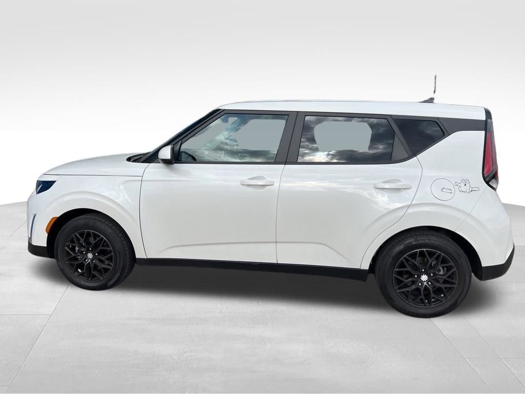 Used 2025 Kia Soul LX FWD image 8
