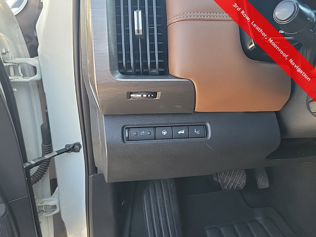 Used 2022 Nissan Pathfinder Platinum w/ Cargo Package image 21
