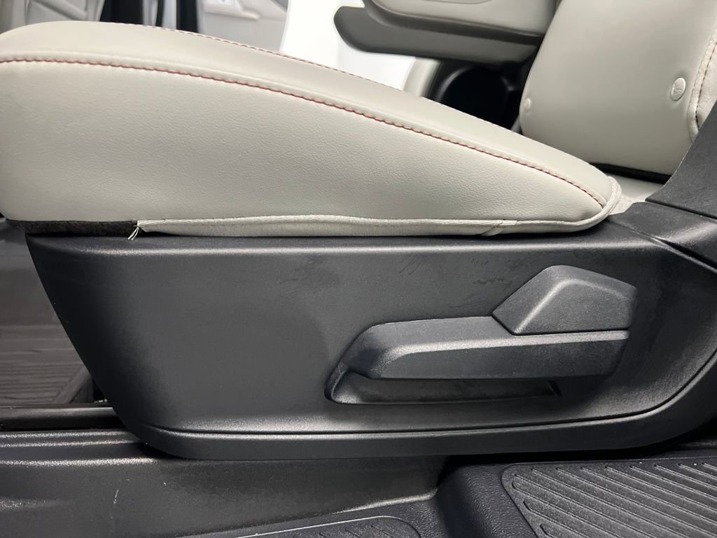 Used 2025 Ford Explorer Active w/ Active Comfort Package image 14