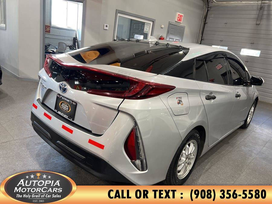 Used 2017 Toyota Prius Prime Plus w/ Carpet Mat Package FWD image 4