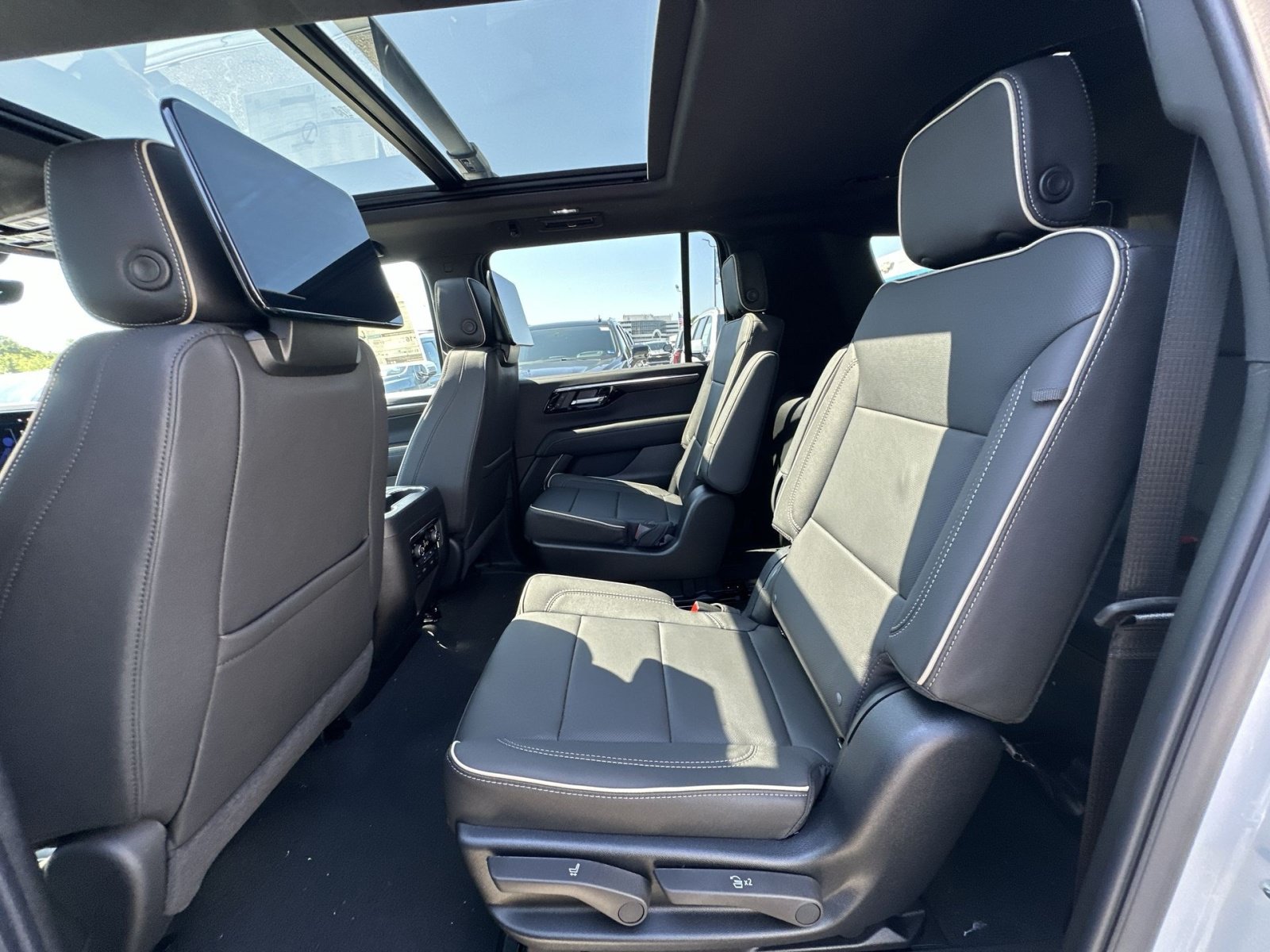 New 2026 Chevrolet Suburban Premier AWD/4WD image 25