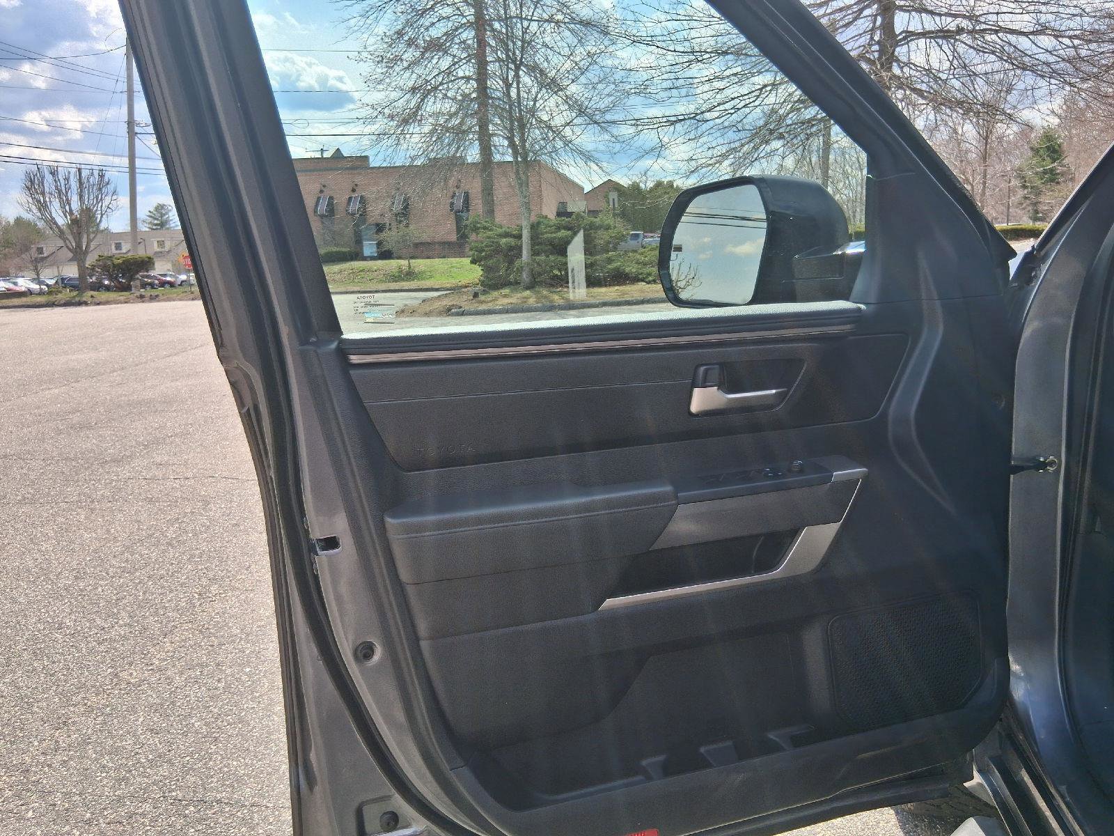 Used 2022 Toyota Tundra SR5 w/ SR5 Premium Package AWD/4WD image 8