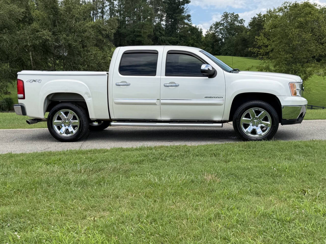 Used 2013 GMC Sierra 1500 SLT w/ SLT White Diamond Edition AWD/4WD image 17