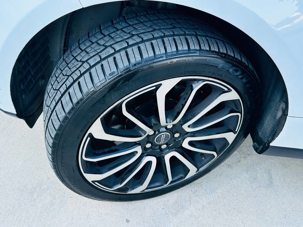 Used 2017 Land Rover Range Rover HSE image 28