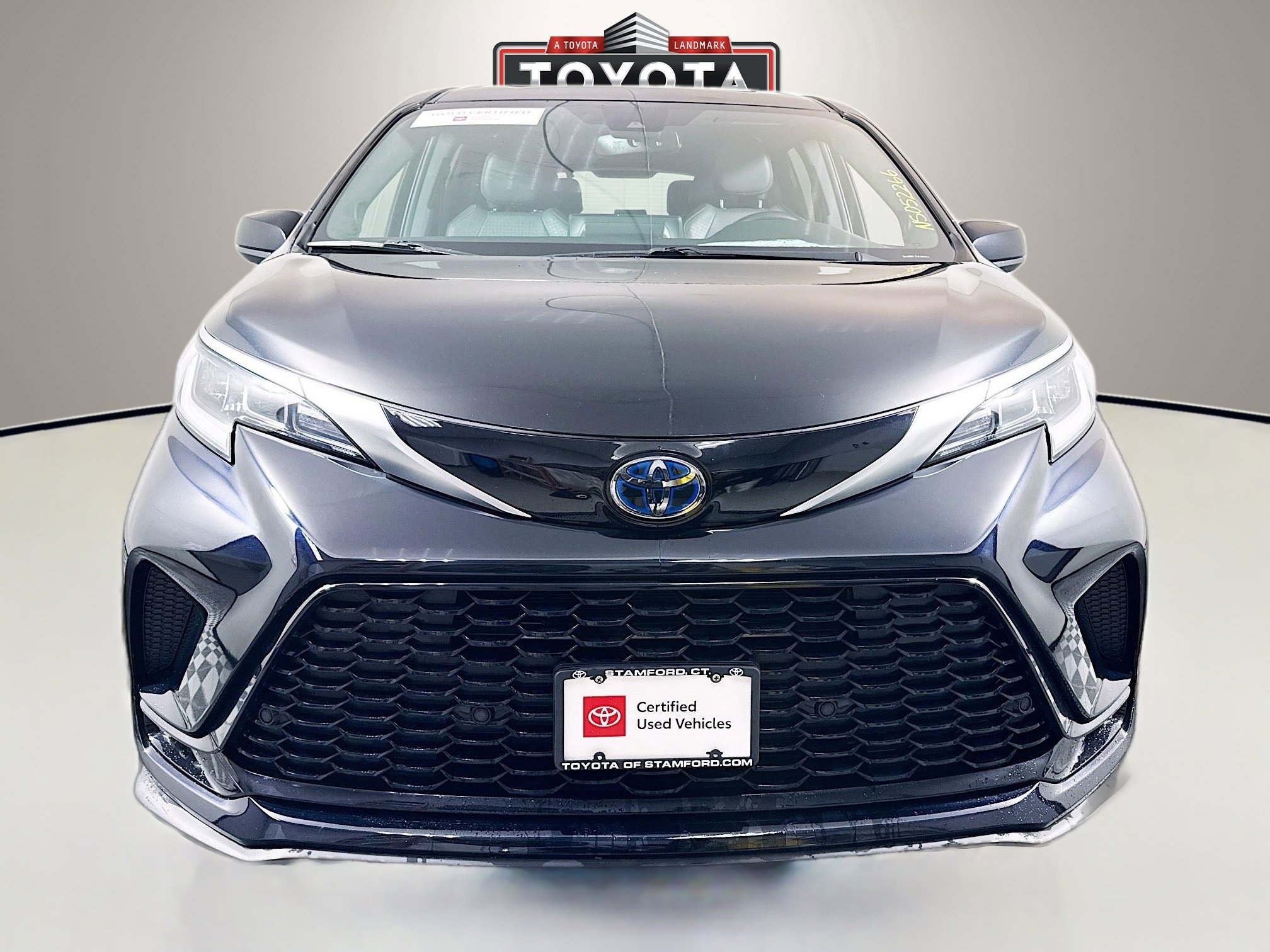 Certified 2022 Toyota Sienna XSE image 2