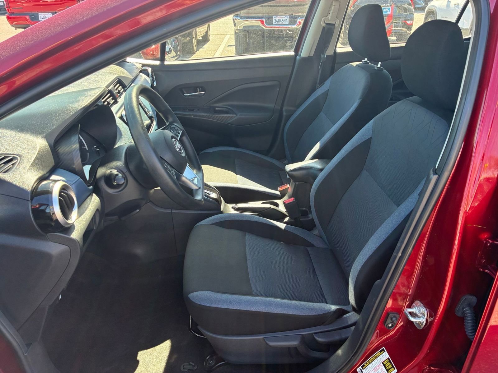 Used 2025 Nissan Versa SV w/ Trunk Package image 24