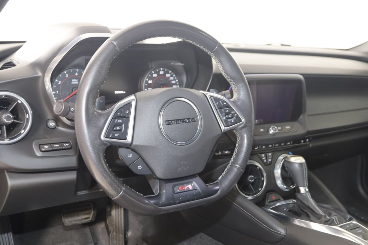 Used 2018 Chevrolet Camaro SS RWD image 6