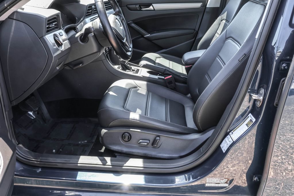 Used 2020 Volkswagen Passat 2.0T SE FWD image 16