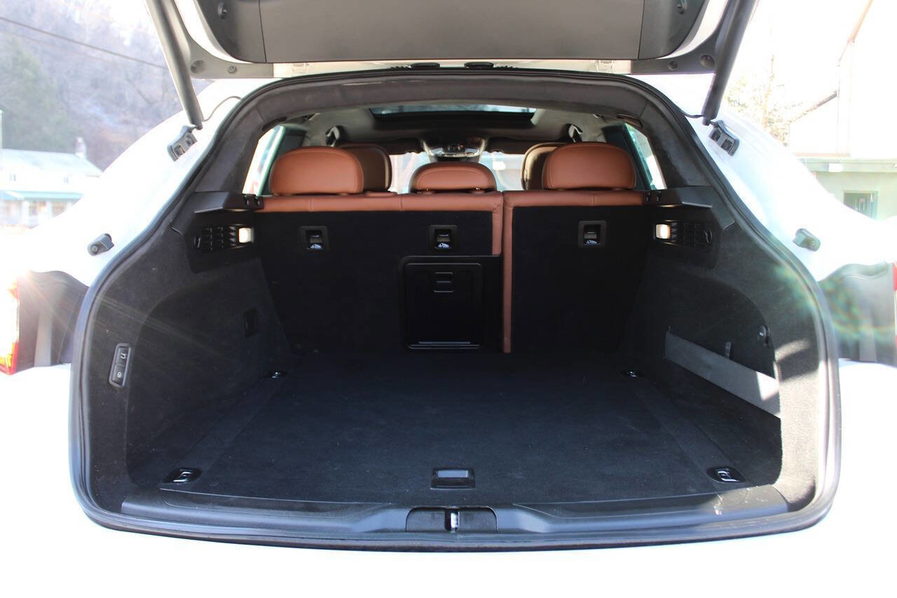 Used 2020 Maserati Levante image 39