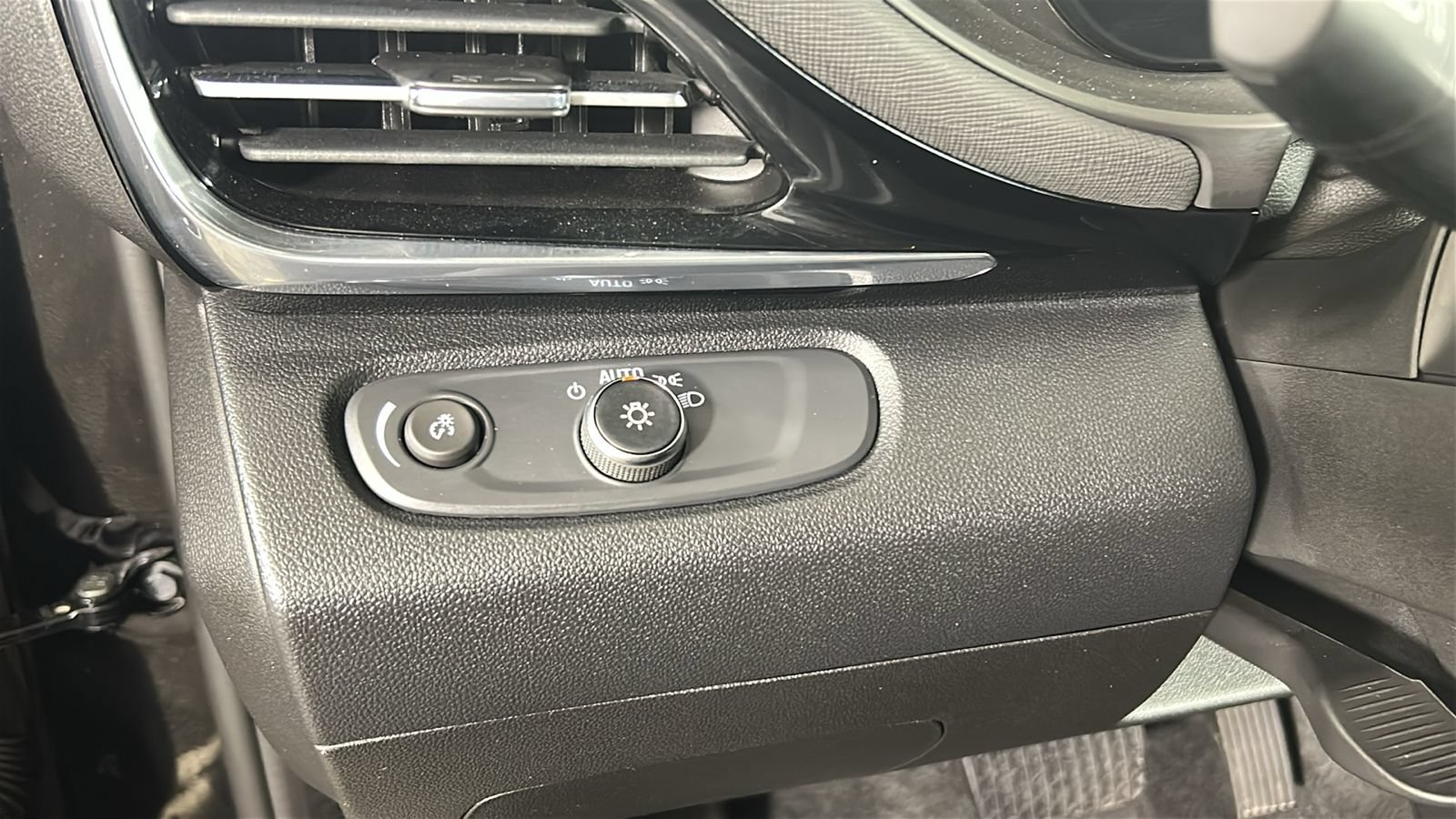 Used 2024 Buick Envista Avenir FWD image 23