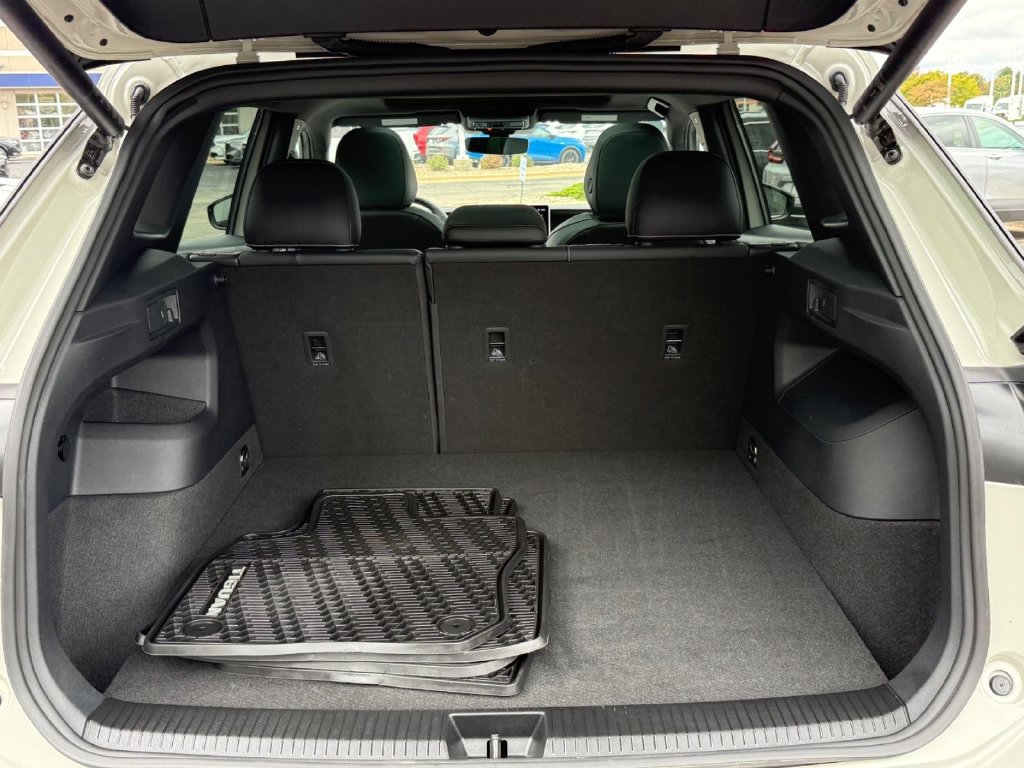 Used 2025 Volkswagen Tiguan SE R-Line AWD/4WD image 5