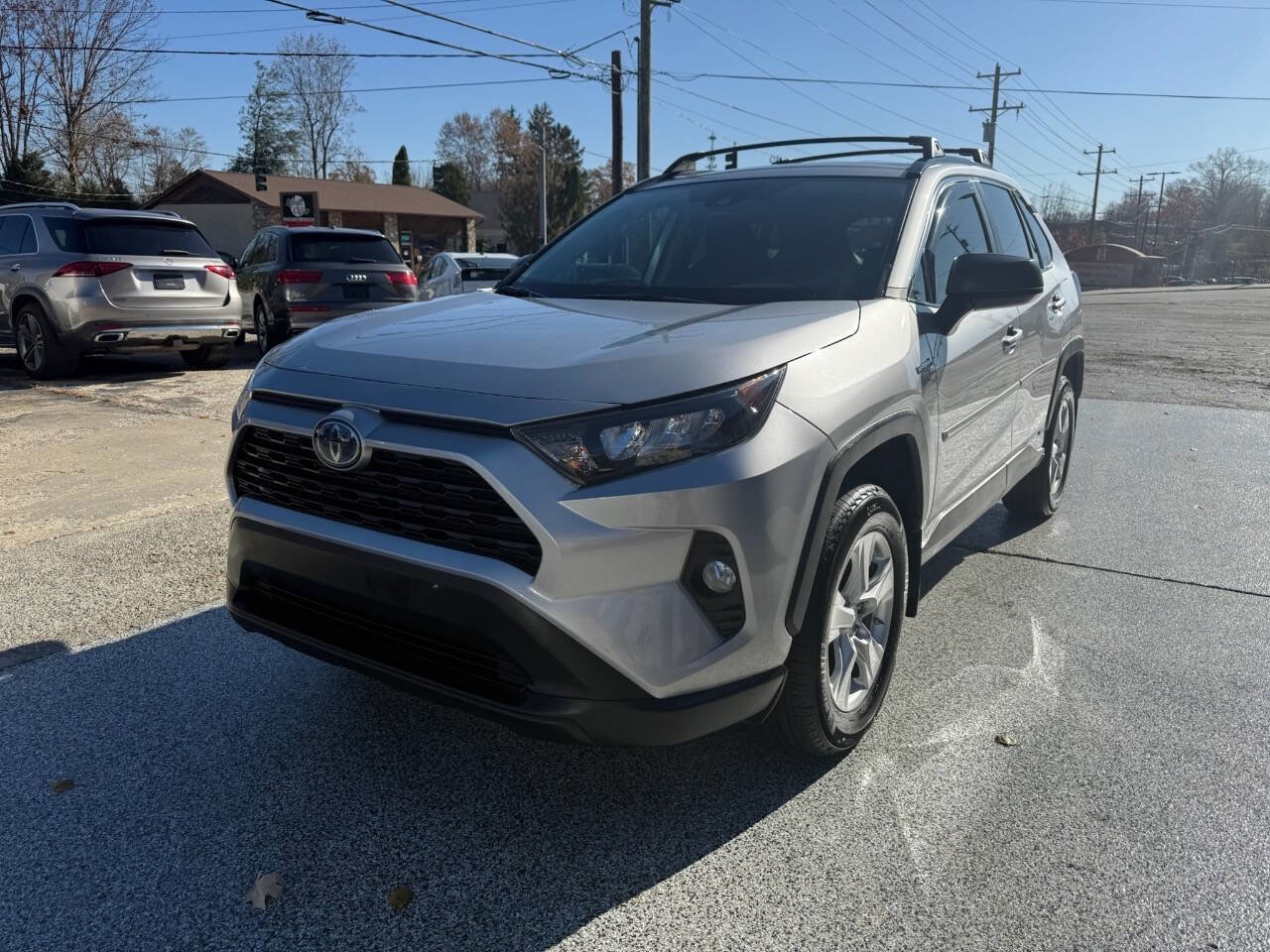 Used 2021 Toyota RAV4 LE image 2