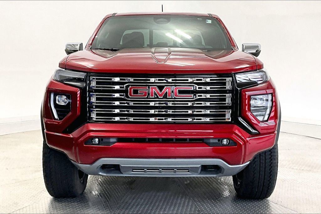 Used 2025 GMC Canyon Denali image 3