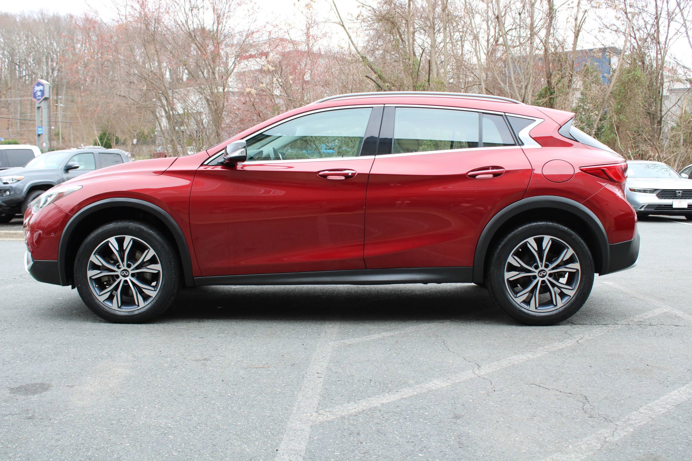 Used 2017 INFINITI QX30 Premium w/ Navigation Package image 27