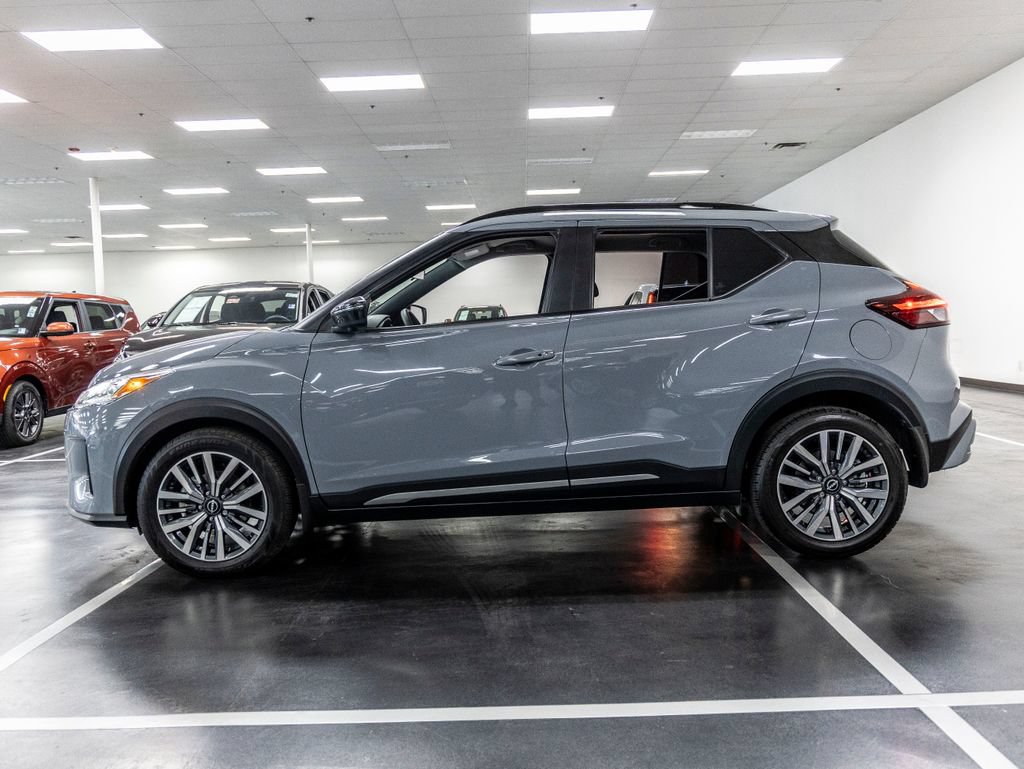 Used 2023 Nissan Kicks SR FWD image 4