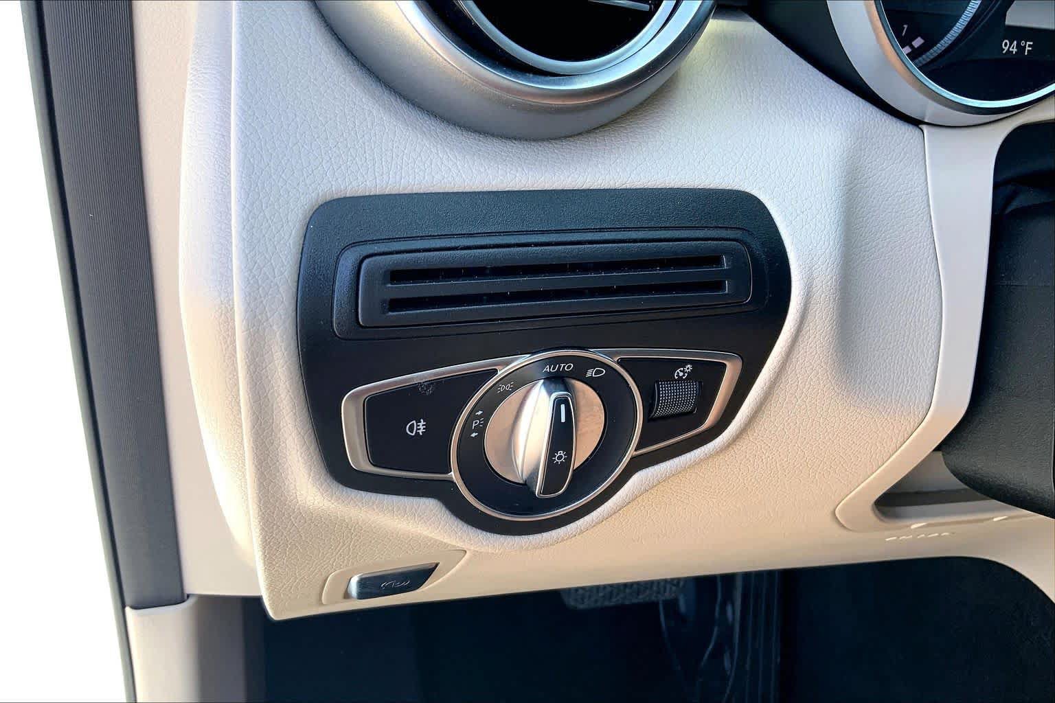 Used 2018 Mercedes-Benz GLC 300 4MATIC image 33