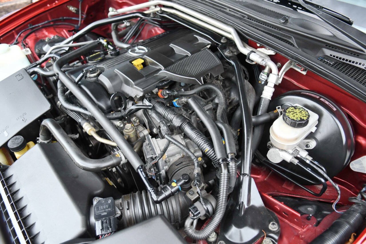 Used 2006 MAZDA MX-5 Miata Grand Touring w/ Premium Pkg RWD image 25