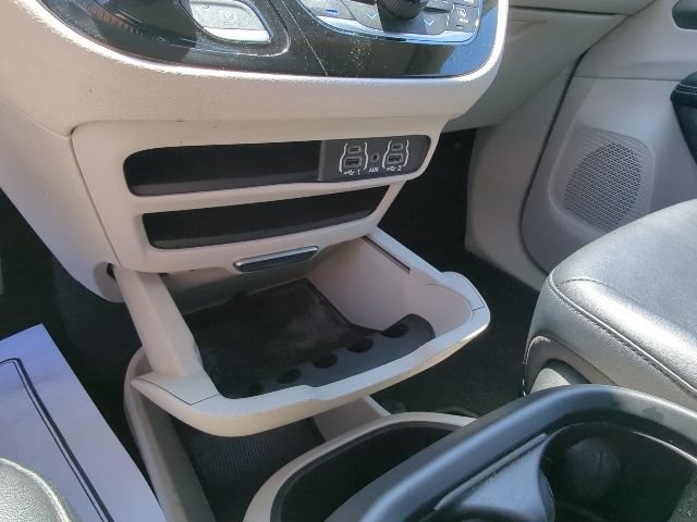Used 2024 Chrysler Pacifica Touring-L FWD image 19