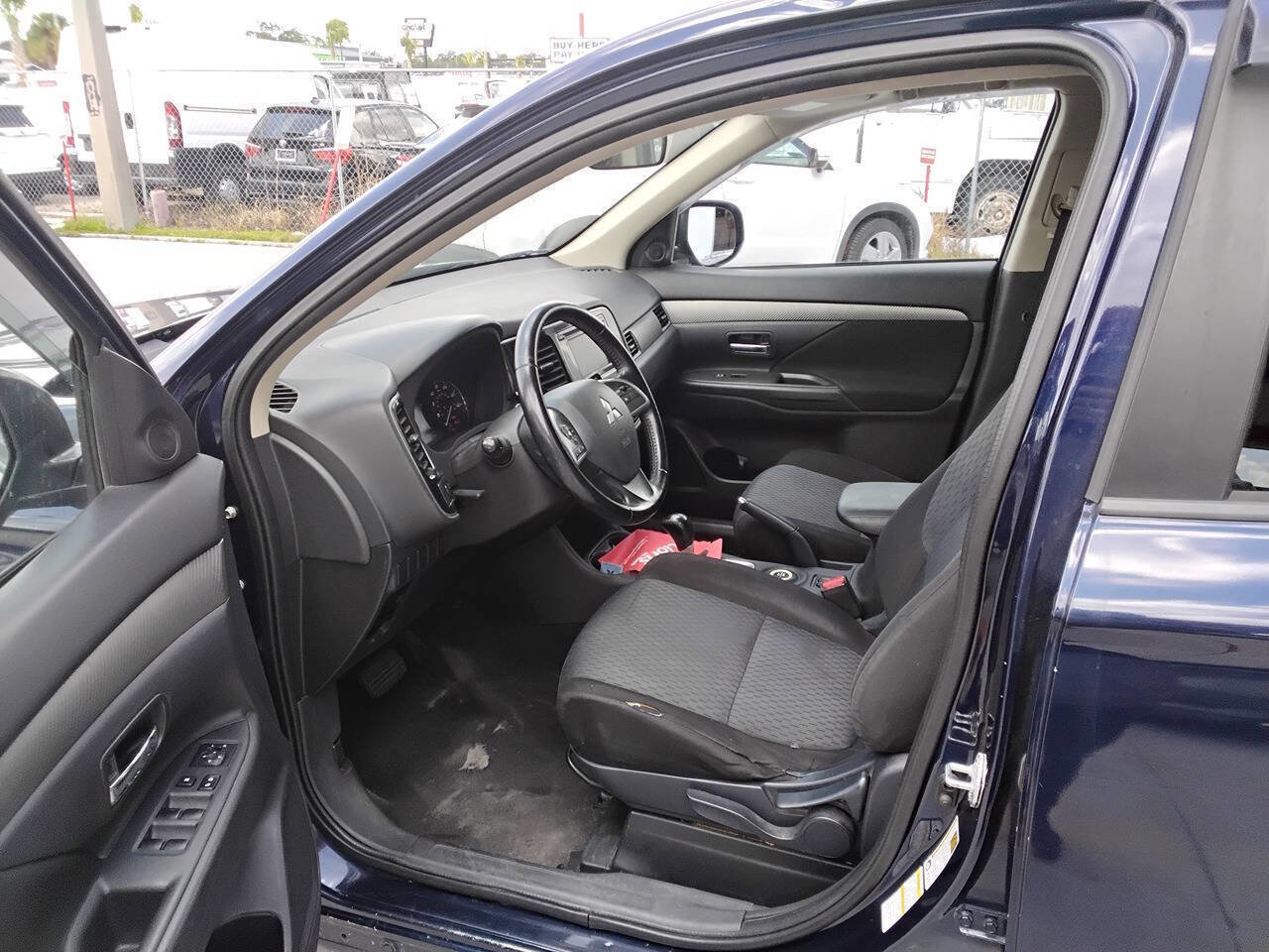 Used 2014 Mitsubishi Outlander SE image 7