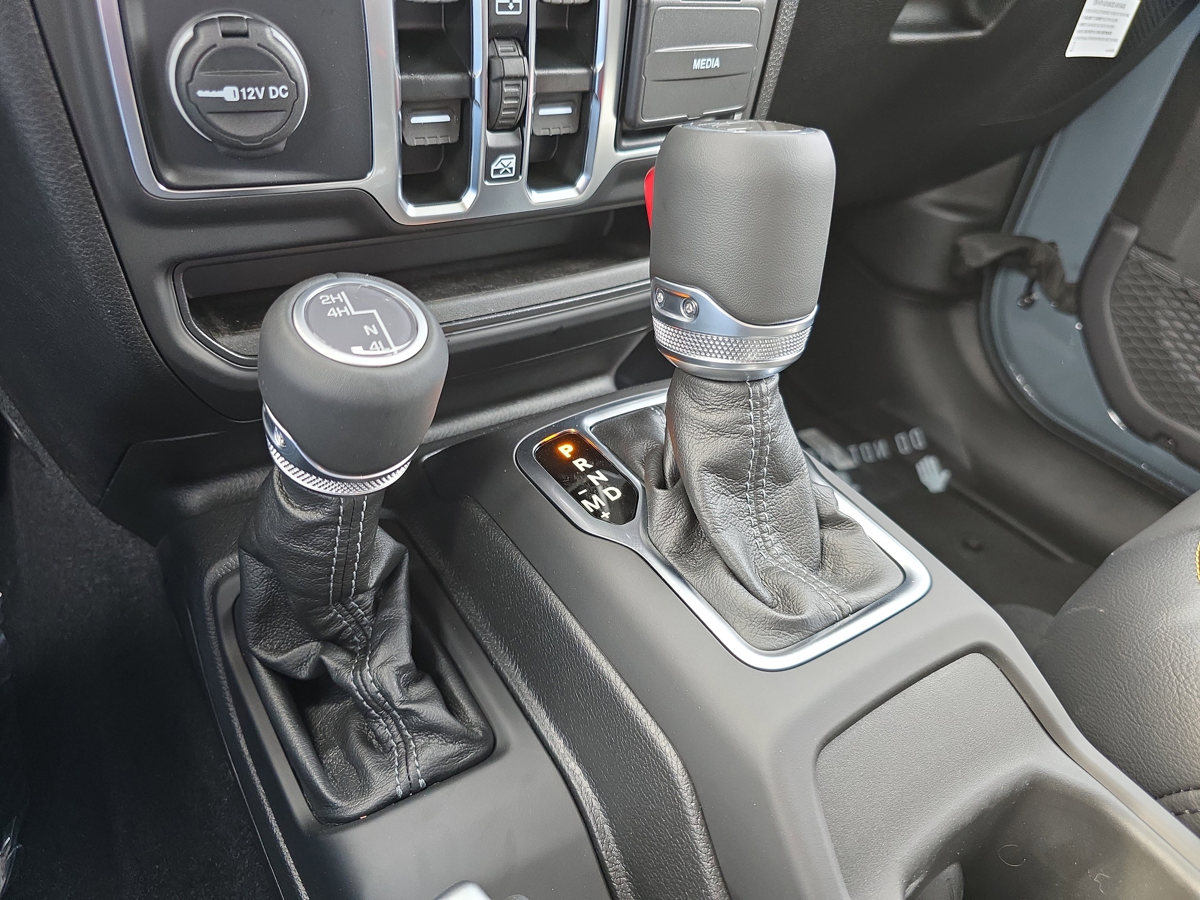 New 2025 Jeep Gladiator Sport w/ Premium Package image 24