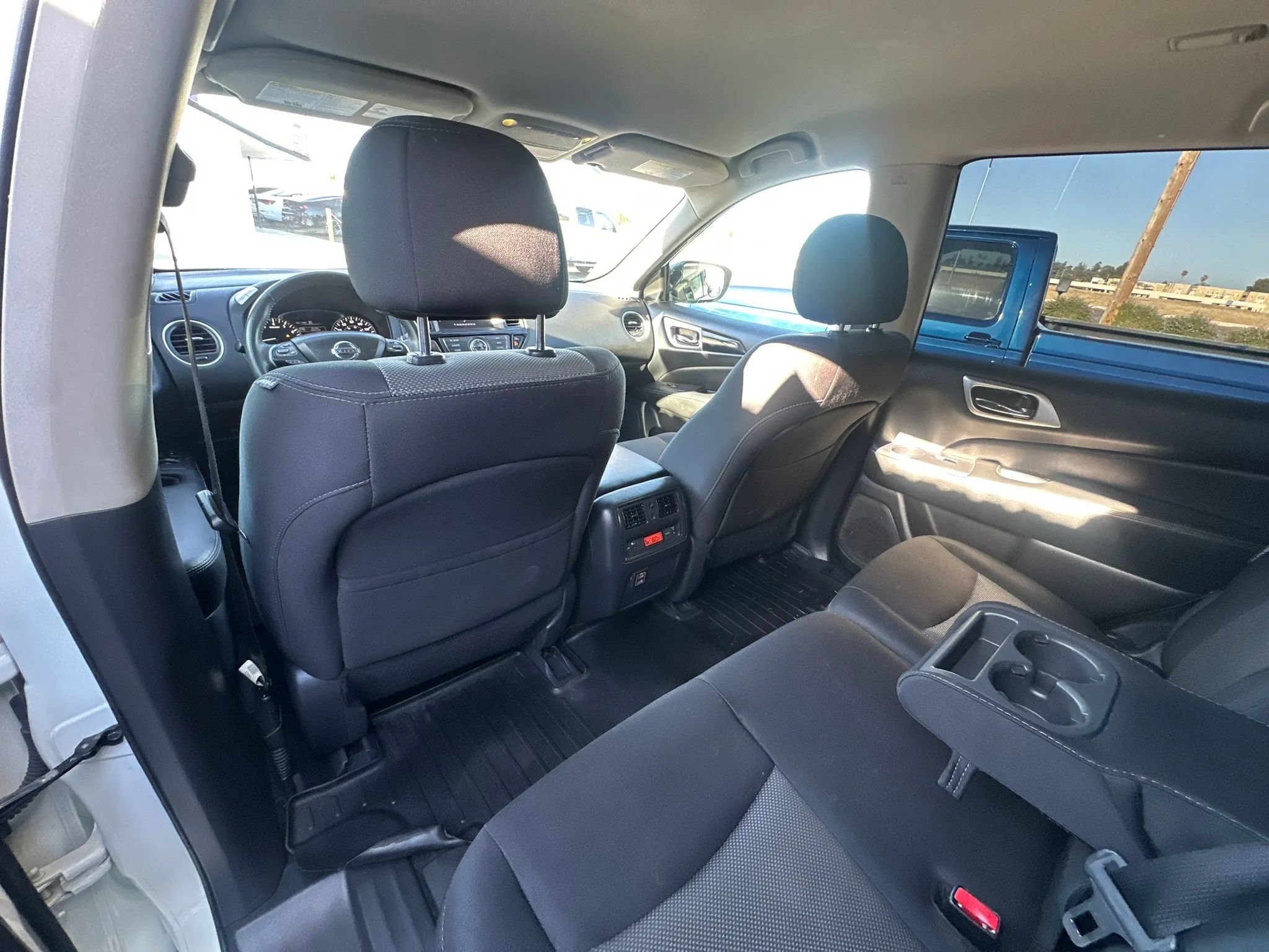 Used 2018 Nissan Pathfinder SV AWD/4WD image 40