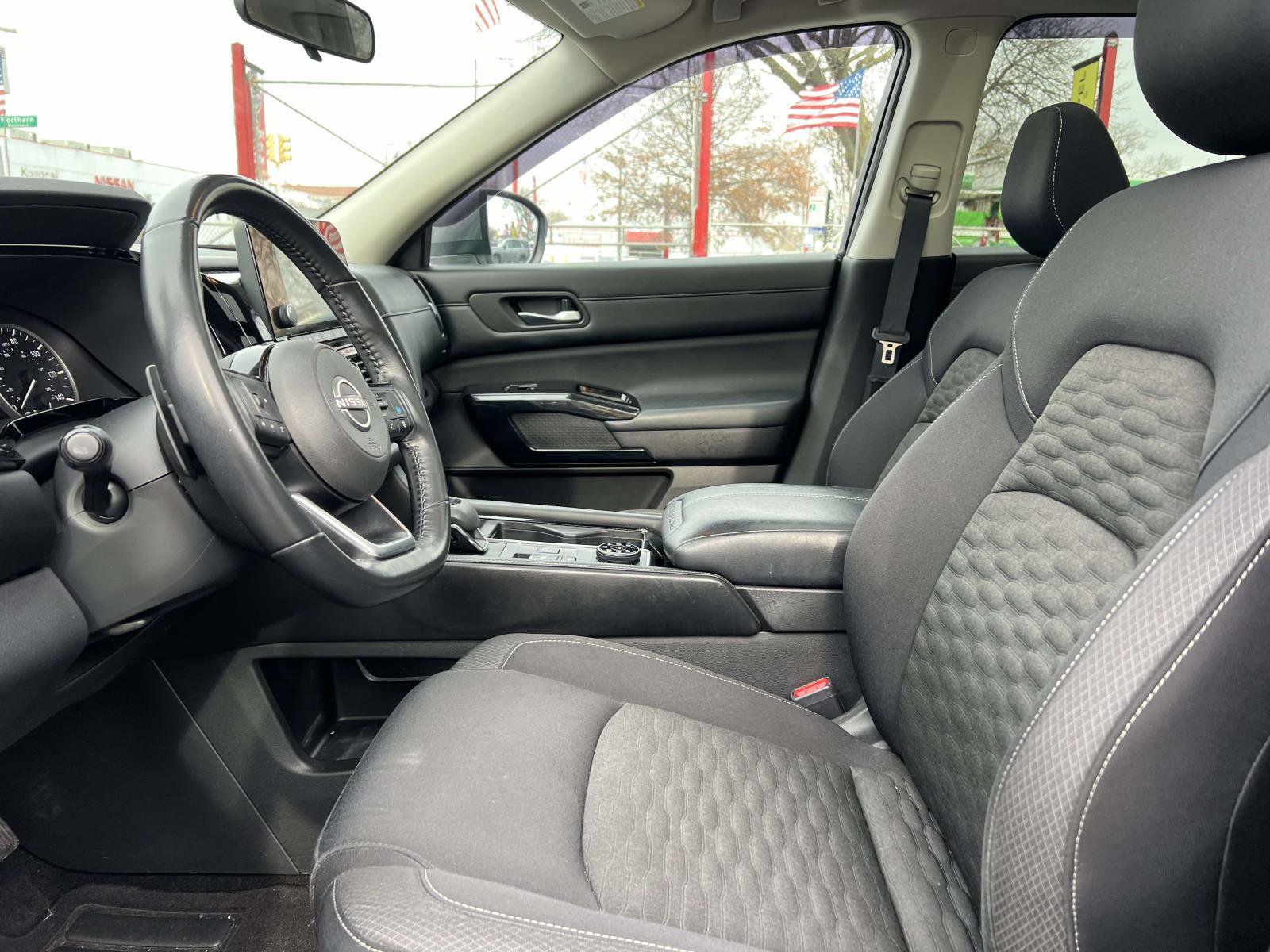 Used 2022 Nissan Pathfinder SV w/ SV Premium Package image 19