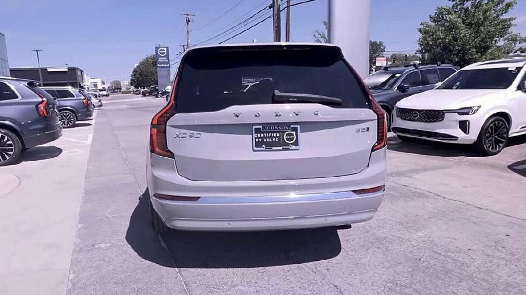 Certified 2025 Volvo XC90 B5 Plus AWD/4WD image 7