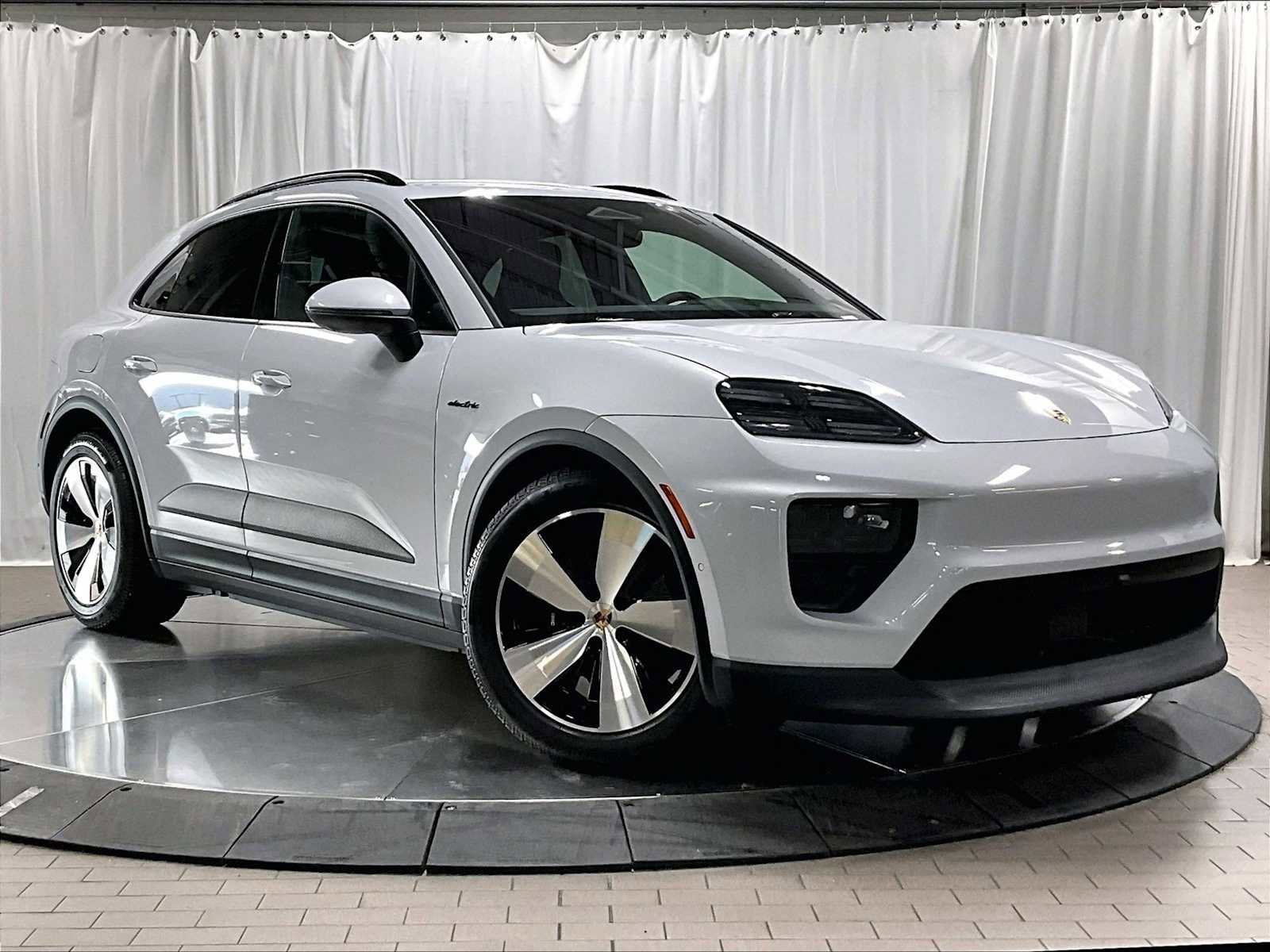 Used 2025 Porsche Macan Electric image 12