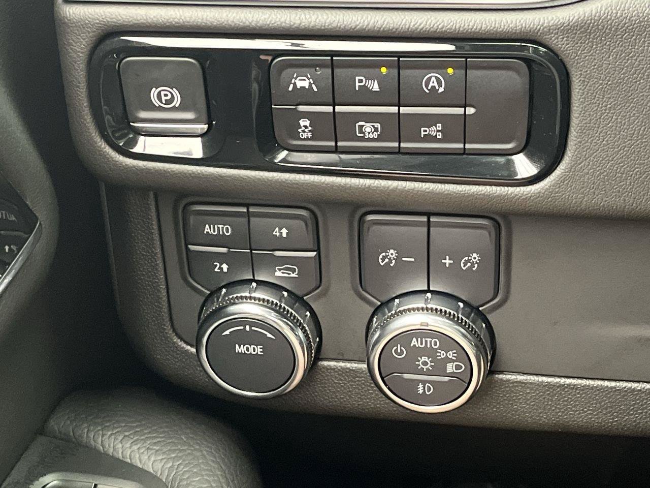 Certified 2025 GMC Yukon Denali w/ Sun & Power Step Package AWD/4WD image 19