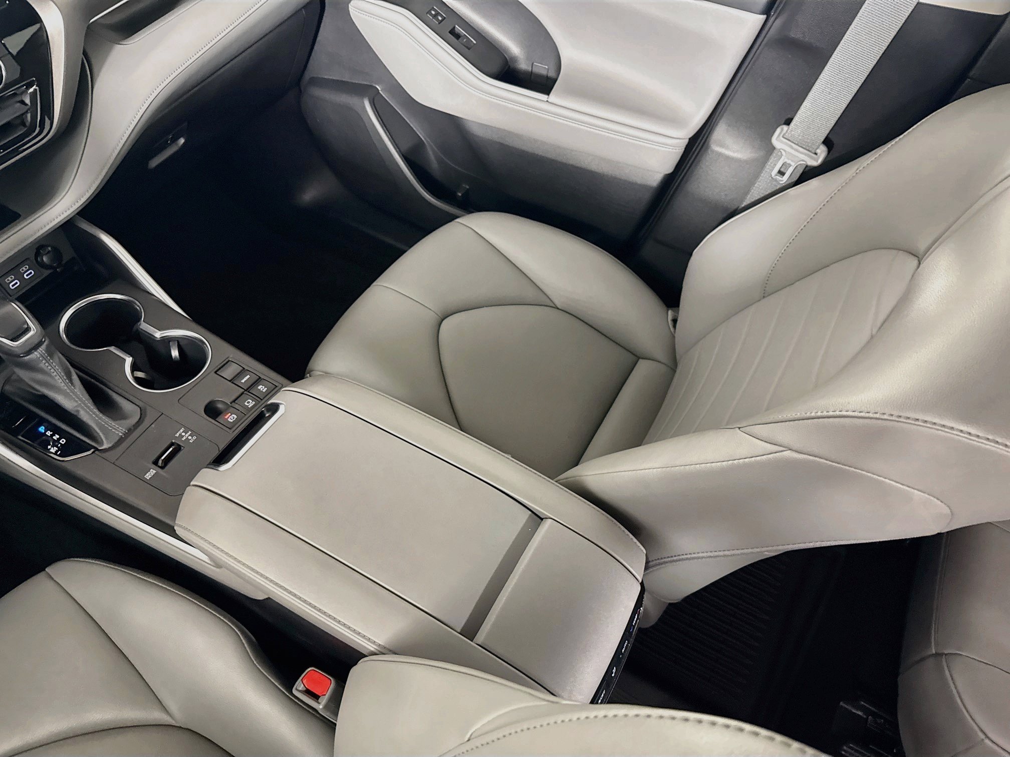 Used 2023 Toyota Highlander XLE FWD image 28