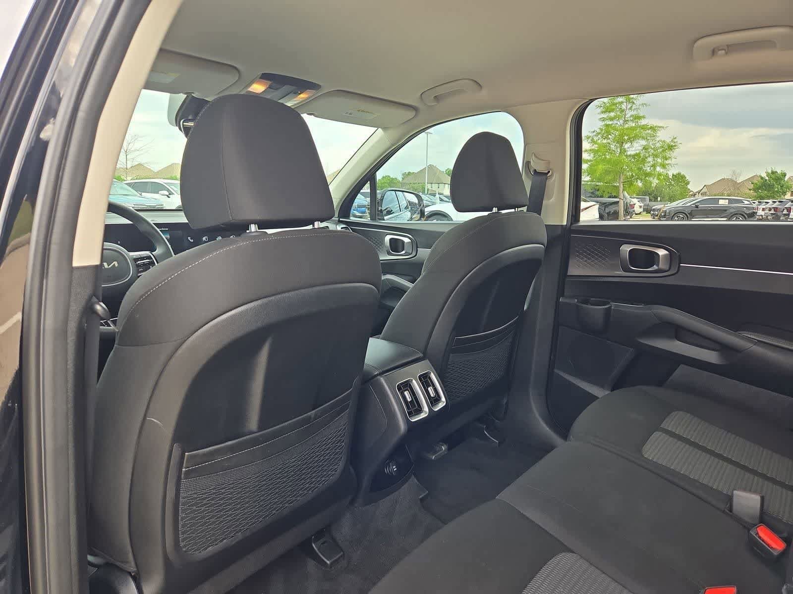 Certified 2024 Kia Sorento LX FWD image 17