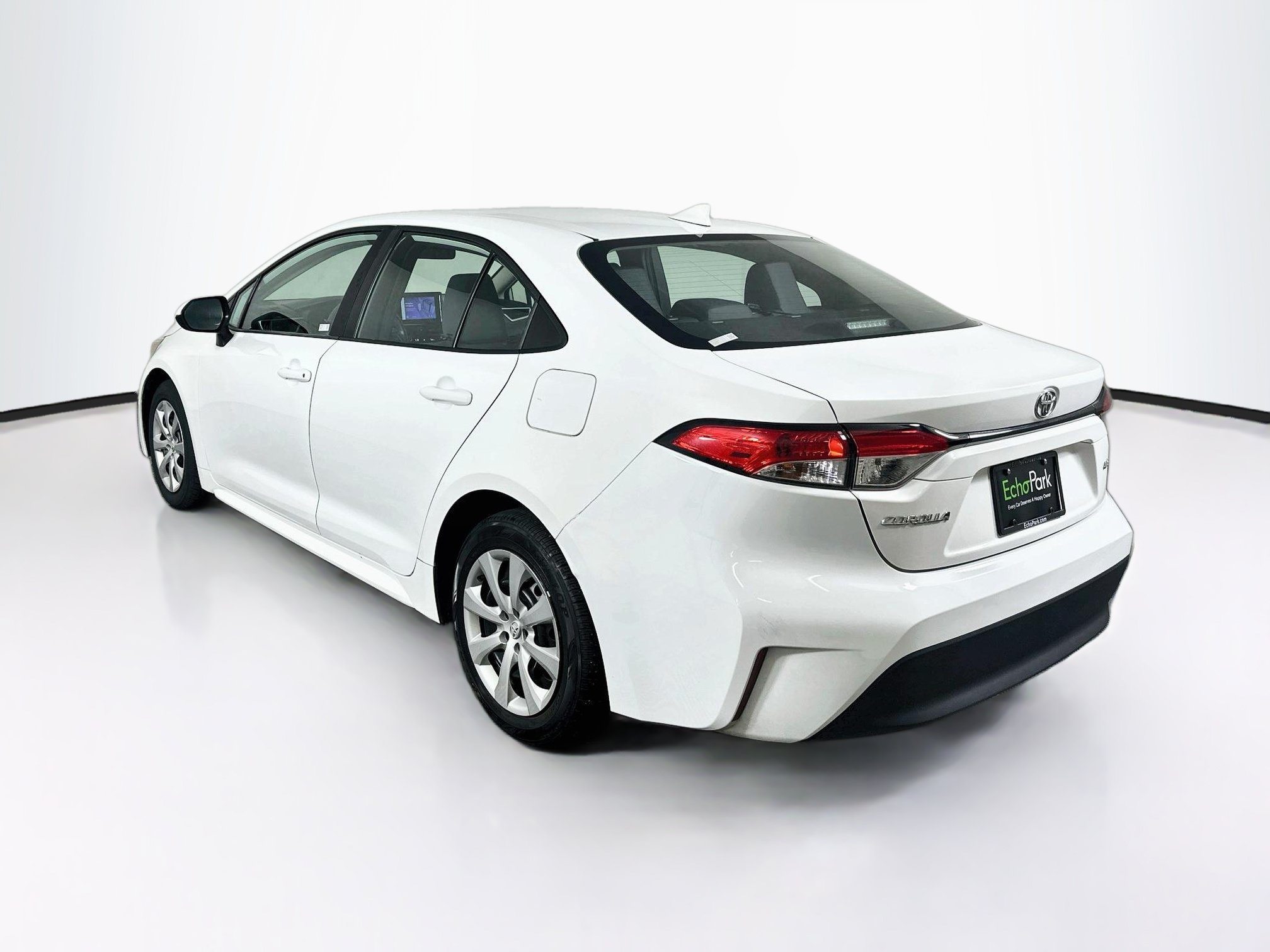 Used 2025 Toyota Corolla LE FWD image 5