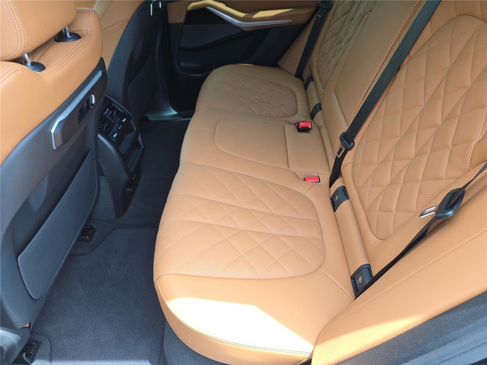 Used 2026 BMW X5 xDrive40i w/ M Sport Package AWD/4WD image 16