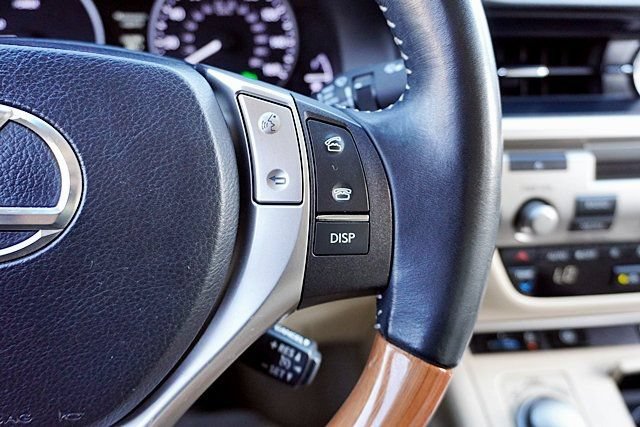 Used 2014 Lexus ES 300h w/ Luxury Package w/Bamboo Trim FWD image 46