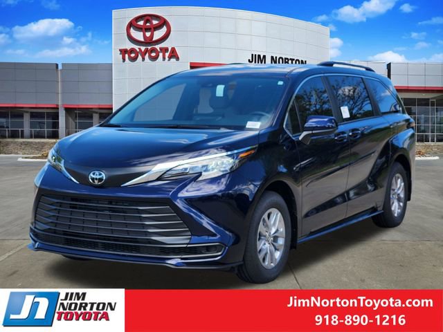 New 2026 Toyota Sienna LE image 2