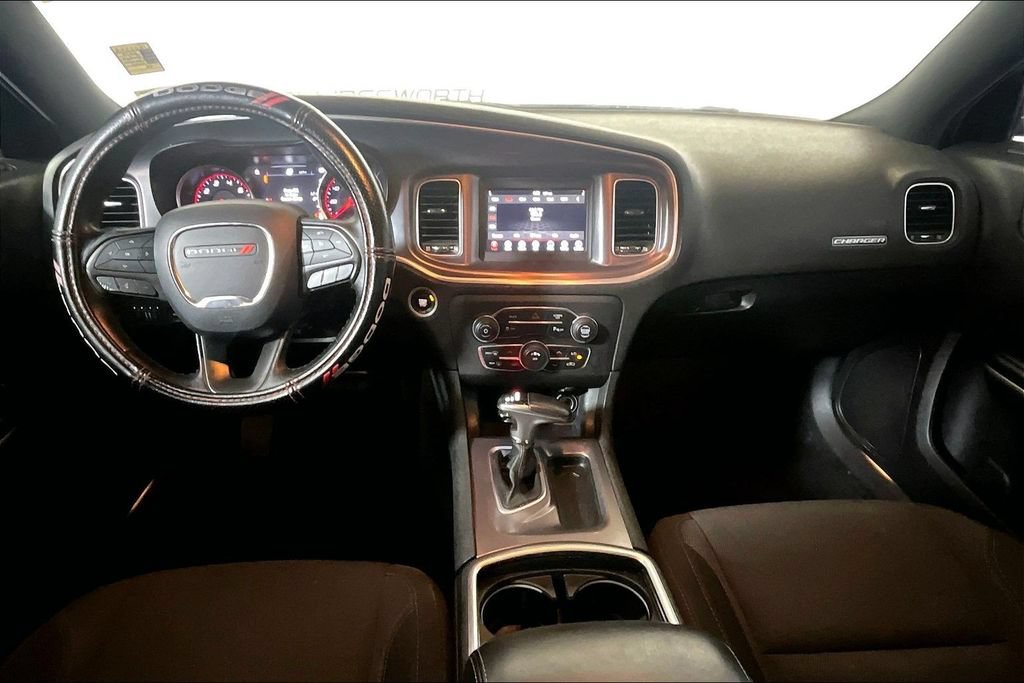 Used 2019 Dodge Charger SXT RWD image 11